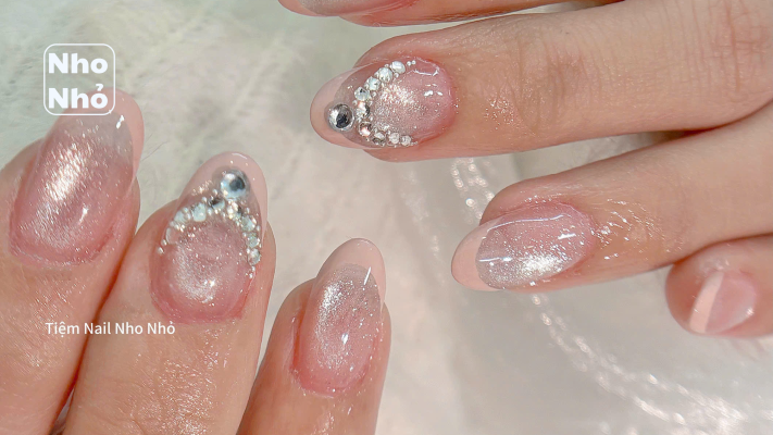 Khám phá dịch vụ nail đẹp quận 7 với chất lượng hàng đầu và giá cả hợp lý 5 Nail dạ hội và ăn tiệc lấp lánh